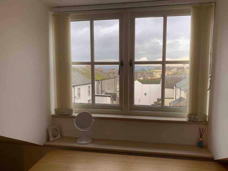 4 Bedroom House, Central Улверстон Экстерьер фото