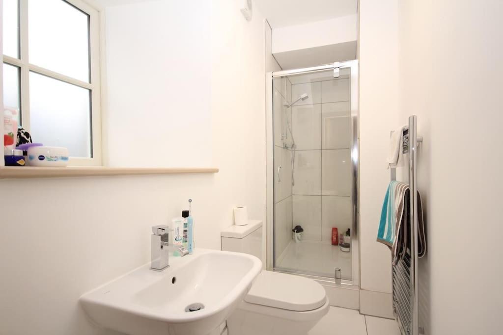 4 Bedroom House, Central Улверстон Экстерьер фото